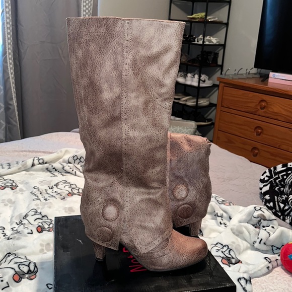 Woman’s dress boot color taupe size 8.5. Gently worn twice. - Picture 1 of 4